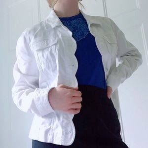•White Scallop Detail Jacket•